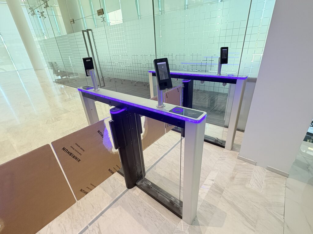 DTran Technology การติดตั้ง ประตูกั้นคนอัตโนมัติ Smart Security Gate ให้ เชียวีว่า
