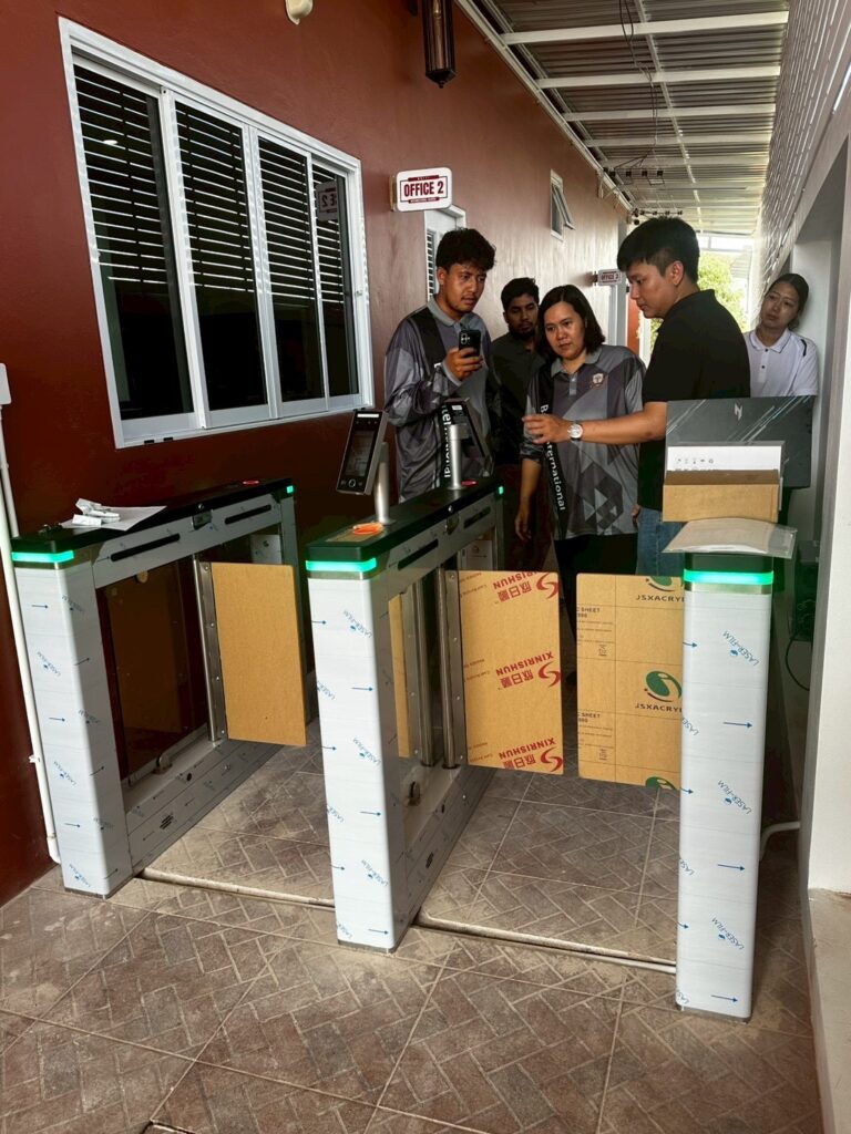 การติดตั้ง ประตูกั้นทางเข้าออก กั้นคนอัตโนมัติ Ai Gate Turnstile DTran Technology โรงเรียนนานาชาติบัยตี
