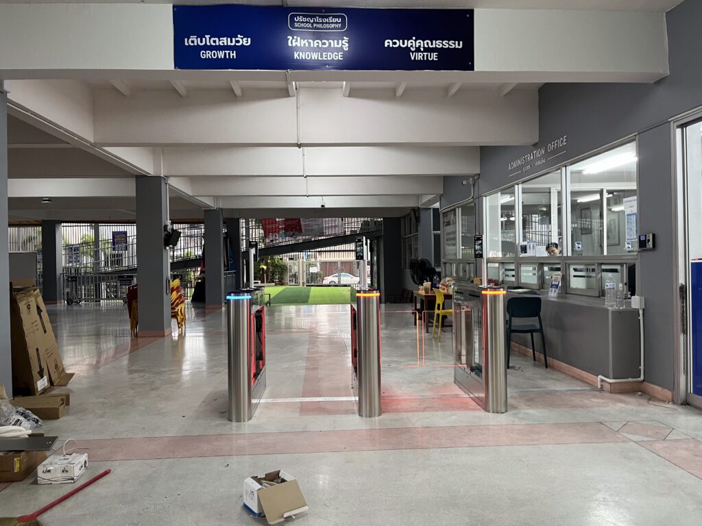 การติดตั้ง Ai Gate SW212 ประตูกั้นทางเข้าออกอัตโนมัติ โรงเรียนบีคอนเฮาส์ แย้มสอาดลาดพร้าว