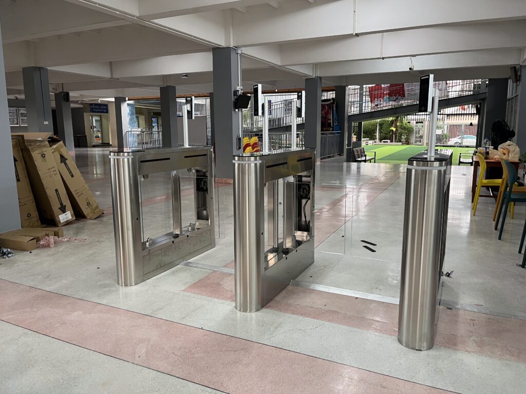 การติดตั้ง ประตูกั้นทางเข้าออก Ai Gate SW212 โรงเรียนบีคอนเฮาส์ แย้มสอาดลาดพร้าว