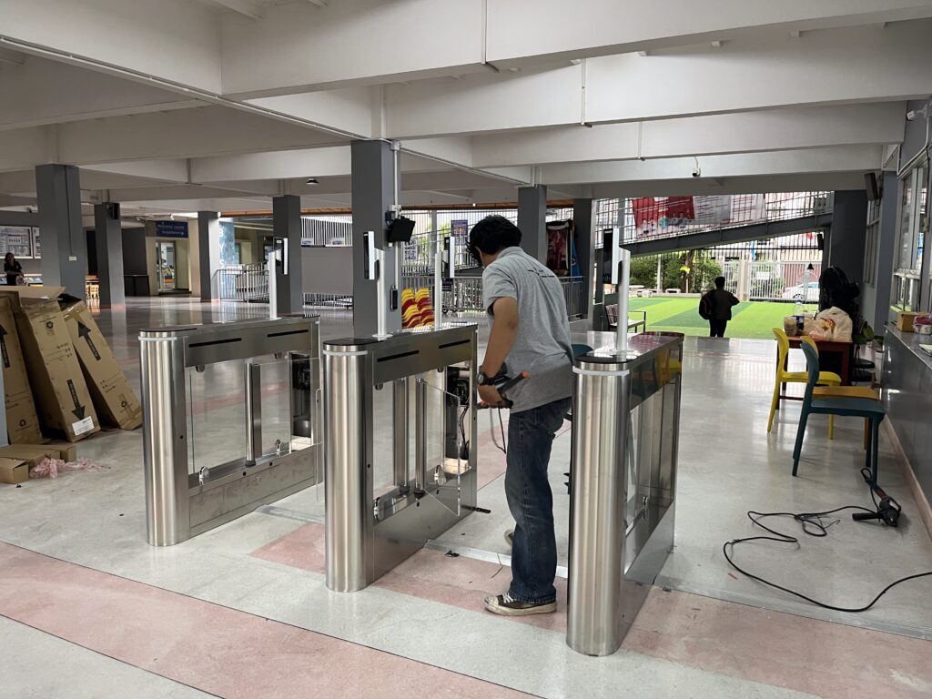 ติดตั้ง ประตูกั้นคนอัตโนมัติ Ai Gate Swing Access Control SW212