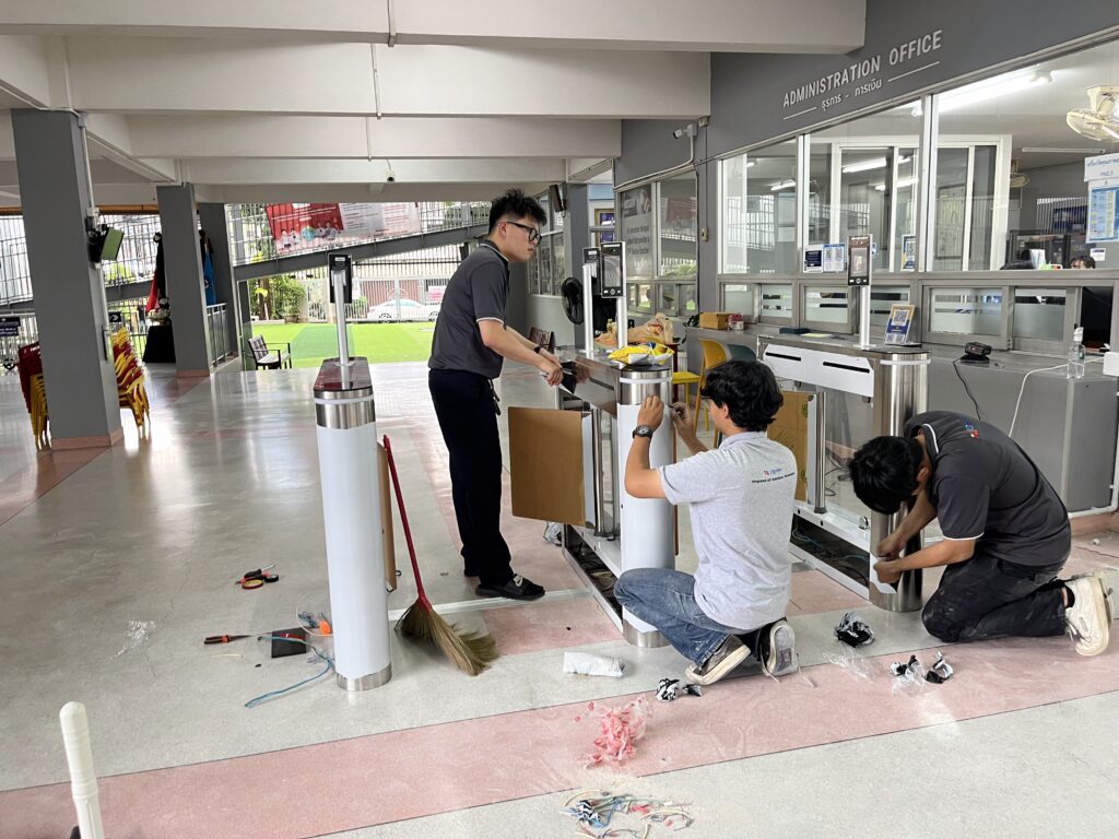 ภาพการติดตั้ง ประตูกั้นทางเข้าออก Ai Gate SW212 โรงเรียนบีคอนเฮาส์ แย้มสอาดลาดพร้าว