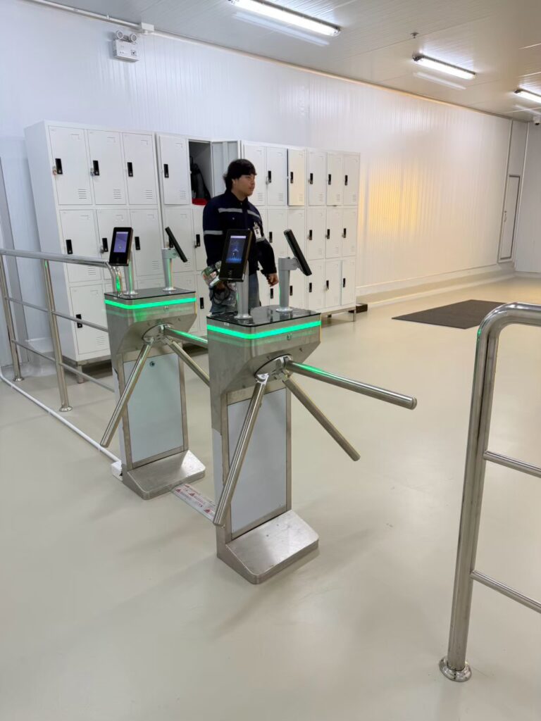 ภาพการติดตั้ง ประตูกั้นทางเข้าออก เครื่องกั้นสามขา Ai Gate TPN50 Tripod Turnstile