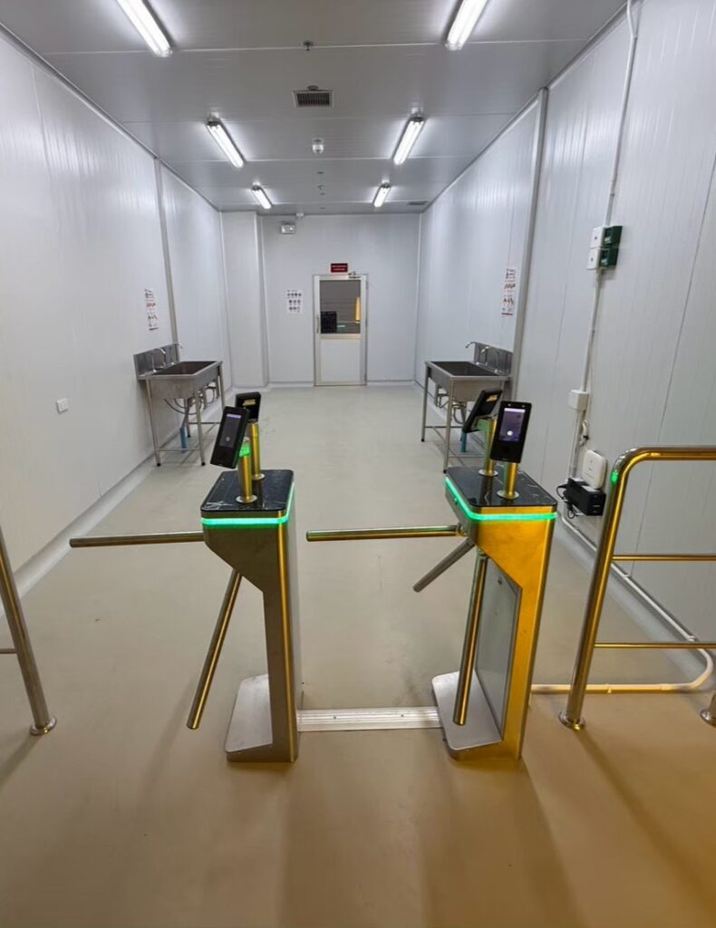 ภาพการติดตั้ง ประตูกั้นทางเดิน เครื่องกั้นสามขา Ai Gate TPN50 Tripod Turnstile
